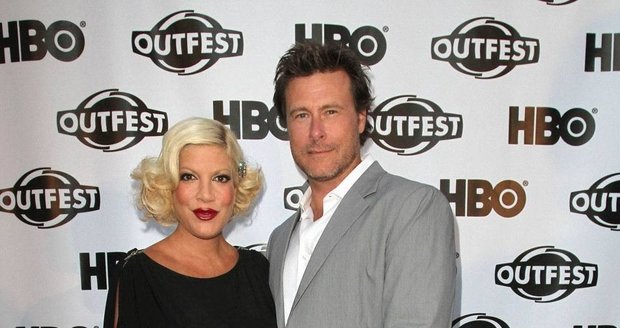 Tori Spelling s manželem  Deanem McDermottem mají společně čtyři děti.