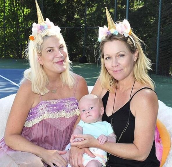 Tori Spelling (41) a Jennie Garth (42)