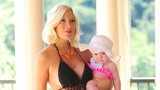 Tori Spelling je stále sexy! Čeká 4. dítě a ukázala bříško