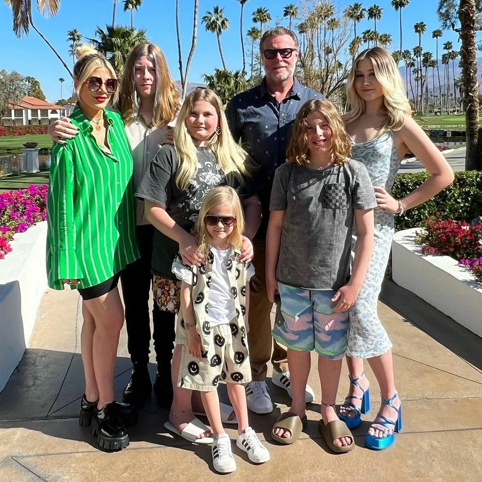 Tori Spelling se svou rodinou