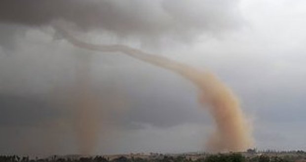 Ilustrační foto. V USA včera vypukla bouře. Doprovodná tornada zabíjela!