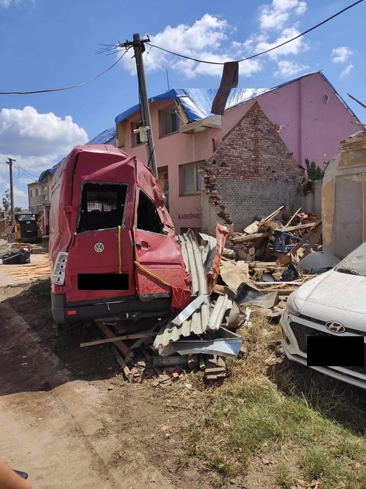 Moravská Nová Ves je jedno z míst, které krutě poznamenalo čtvrteční tornádo.