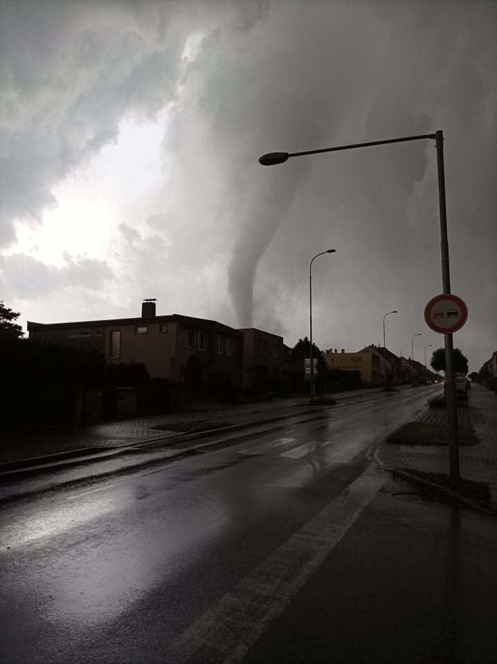 Hodonínsko zasáhlo tornádo.