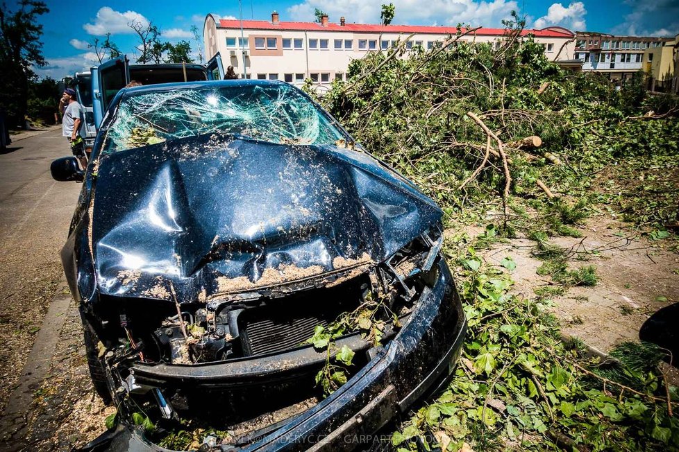 Tornádo způsobilo na základní škole U červených domků škodu téměř 40 milionů korun.