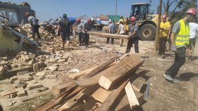 Tornádo poničilo 24.června 1200 domů, dvě stovky museli zdemolovat. Lidé z celého Česka poslali postiženým obcím přes 1 miliardu korun.