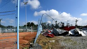 Poničený stadion v Hodoníně