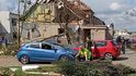 Pomoc při odstraňování škod po tornádu na jižní Moravě
