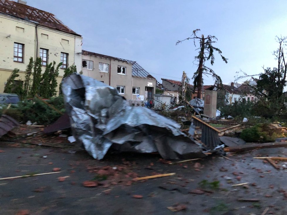 Jihomoravský hejtman Jan Grolich sdílel fotografie tornádem zničených obcí