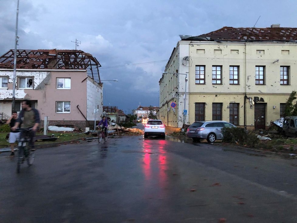 Jihomoravský hejtman Jan Grolich sdílel fotografie tornádem zničených obcí