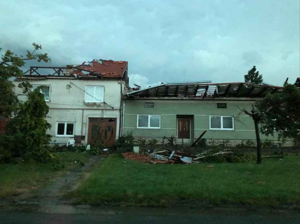 Jihomoravský hejtman Jan Grolich sdílel fotografie tornádem zničených obcí