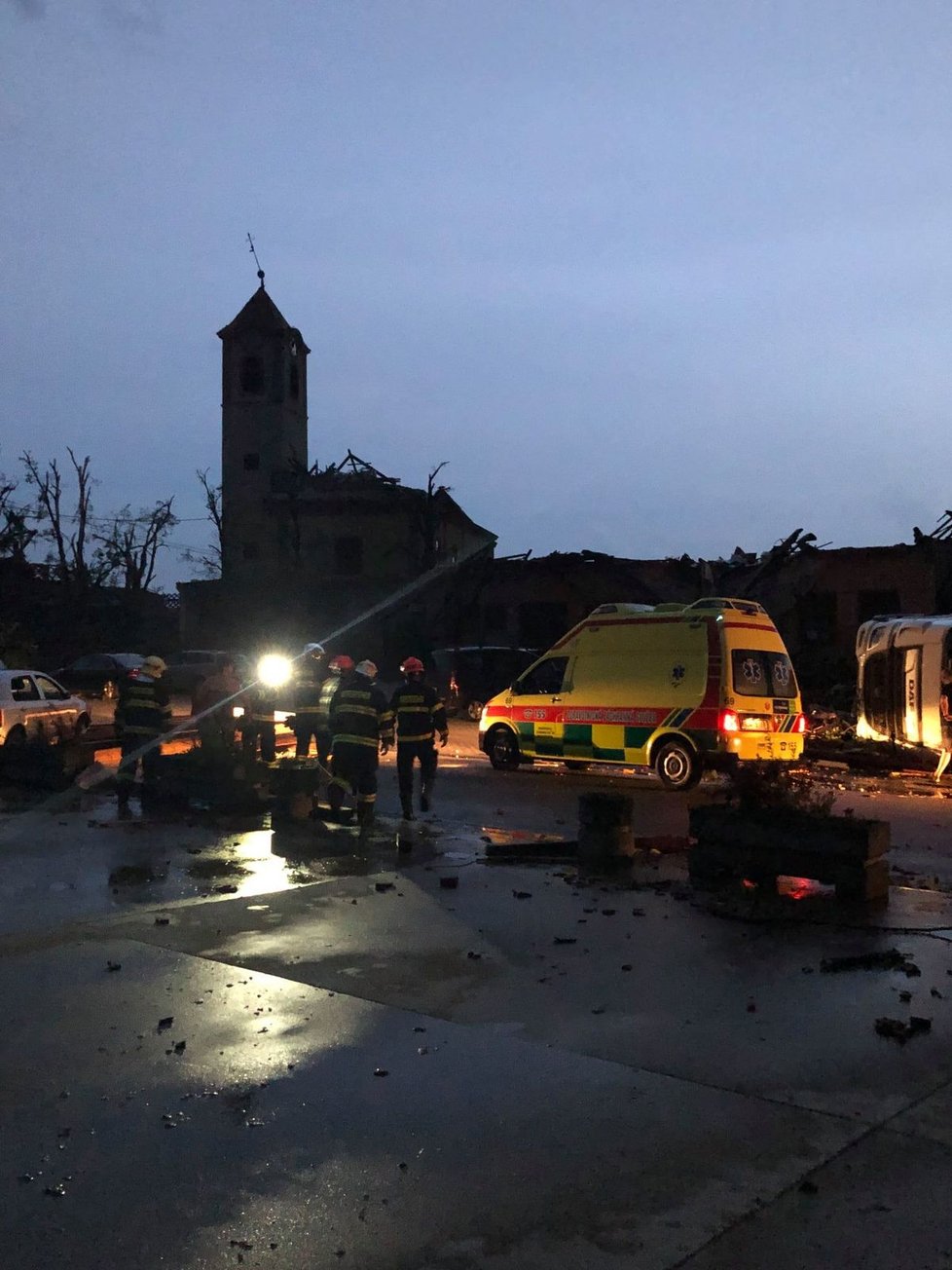 Jihomoravský hejtman Jan Grolich sdílel fotografie tornádem zničených obcí