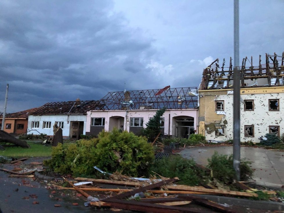 Jihomoravský hejtman Jan Grolich sdílel fotografie tornádem zničených obcí