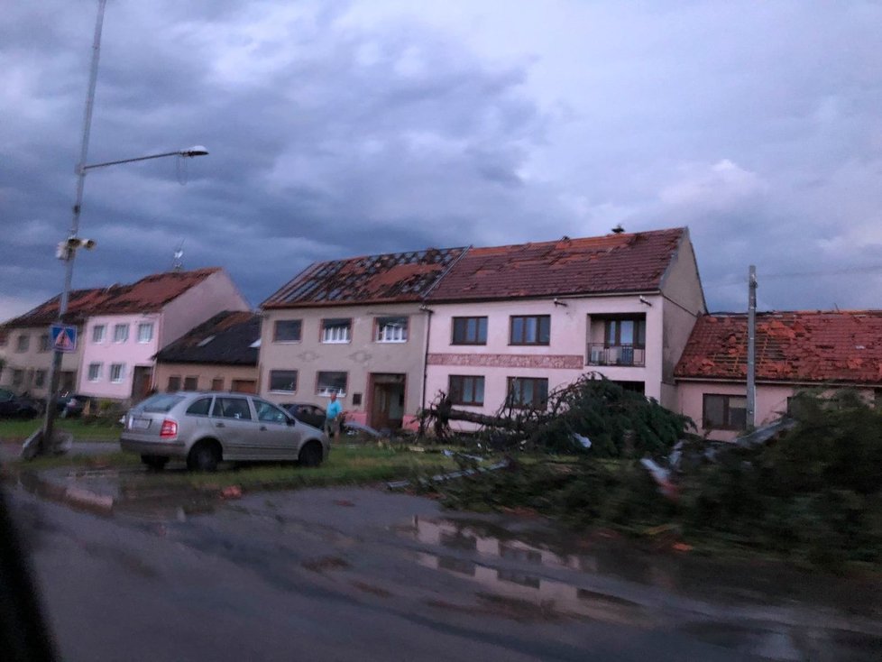 Jihomoravský hejtman Jan Grolich sdílel fotografie tornádem zničených obcí