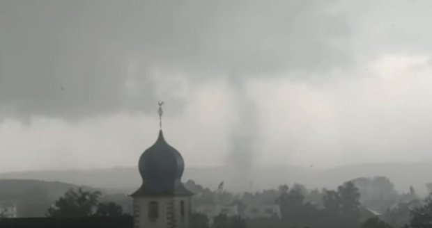 Tornádo způsobilo na jihozápadu Lucemburska značnou spoušť (9. 8. 2019)