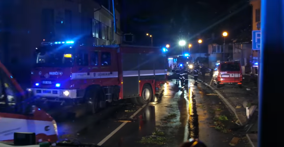 Přehledně: Takhle narostly výjezdy hasičů při ničivém tornádu a úterních silných bouřkách 