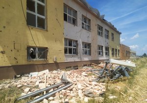Tornádo poničilo také dvě školní budovy v Moravské Nové Vsi. Část školáků se nyní vrátila.