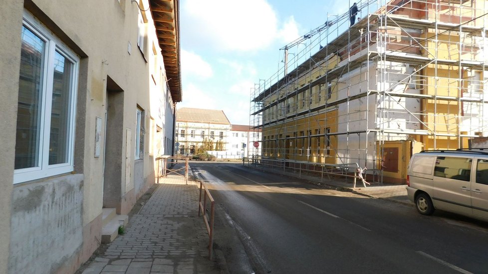 I půl roku po tornádu se na řadě míst v Moravské Nové Vsi stále opravuje.
