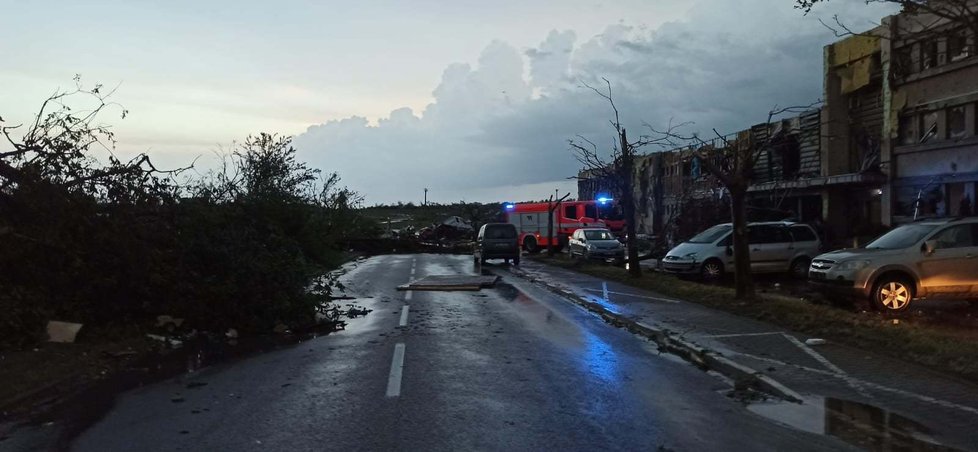 Moravou se prohnalo ničivé tornádo. Zasaženo bylo několik obcí na Břeclavsku a Hodonínsku. (24. 06. 2021)