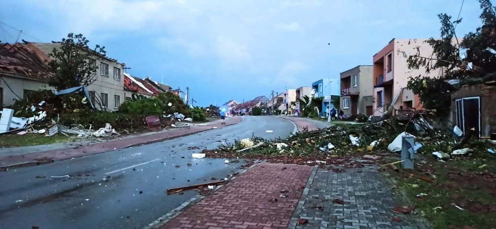 Moravou se prohnalo ničivé tornádo. Zasaženo bylo několik obcí na Břeclavsku a Hodonínsku. (24.06.2021)