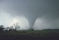 Německem se prohnalo tornádo. Trhalo celé střechy a zranilo nejméně dva lidi