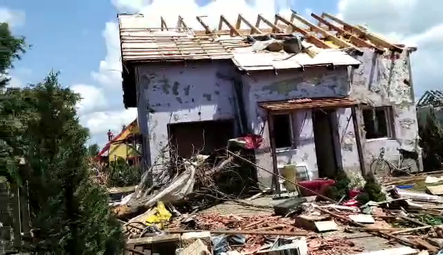 Dům Pavla Číže (53) v obci Hrušky zdemolovalo tornádo.