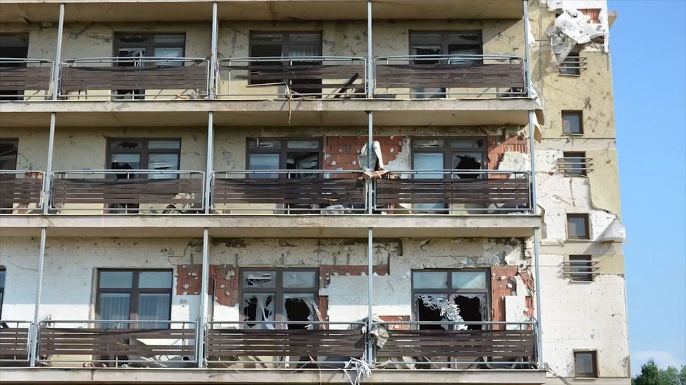 Tornádo zcela poničilo S-centrum v Hodoníně, bez střechy nad hlavou zůstalo 141 seniorů.
