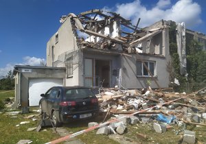Červnové tornádo poškodilo 1200 domů, 200 neuniklo demolicím.