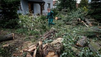 Zlín zasáhlo slabé tornádo, potvrdili odborníci. Urazilo 1200 metrů