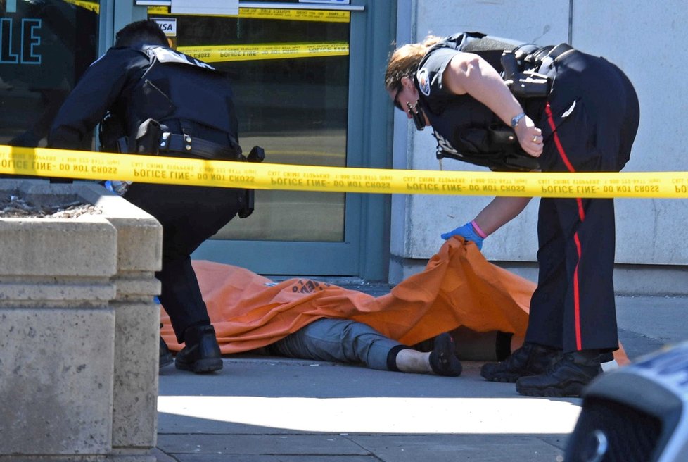 Oběti útočníka v Torontu. Dodávkou srážel chodce