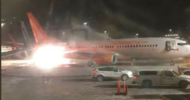 Na letišti v Torontu se srazila dvě letadla, vypukl požár. Evakuováno bylo 174 lidí