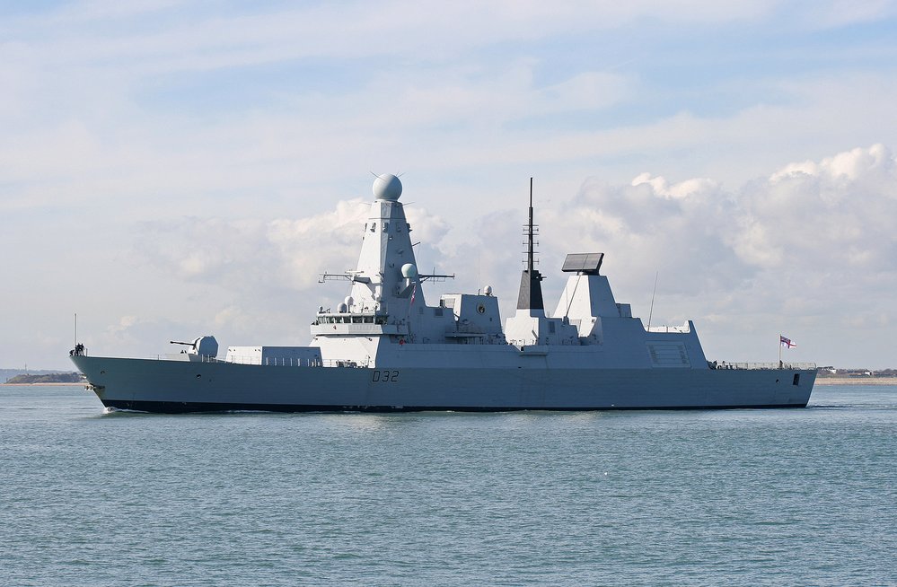 Britský torpédoborec HMS Daring. Lodě tohoto typu by mohly v budoucnu nést válečné lasery DragonFire