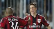 Fernando Torres a De Jong oslavují premiérovou trefu španělského útočníka v italské Serii A.