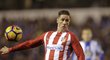 Útočník Atlétika Madrid Fernando Torres skončil po ošklivém pádu v bezvědomí