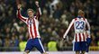Útočník Atlétika Fernando Torres slaví gól do sítě Realu Madrid