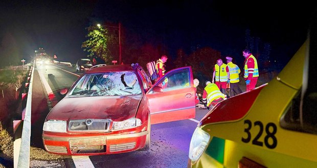 Tragická nehoda v Horních Tošanovicích, při které zdorgovaný řidič srazil chodce. Ten zemřel. Tragická nehoda v Horních Tošanovicích, při které zdorgovaný řidič srazil chodce. Ten zemřel.
