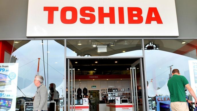 Toshiba se možná stáhne z burzy.