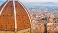 Florencie, kupole dómu Santa Maria del Fiore. Stavba katedrály začala roku 1296.