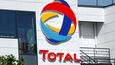 Francouzský ropný gigant Total se přejmenuje na TotalEnergies.