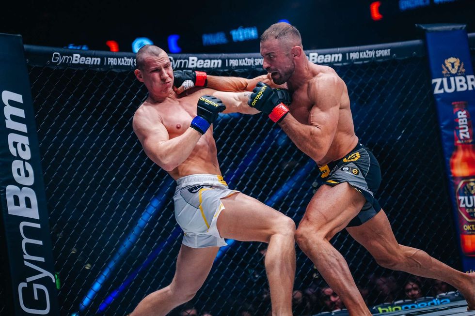 Oktagon 81 ONLINE: Spicy Pája skončil v krvi a bezvědomí. Potom děkoval Vémolovi Oktagon 81 ONLINE: Spicy Pája skončil v krvi a bezvědomí. Potom děkoval Vémolovi