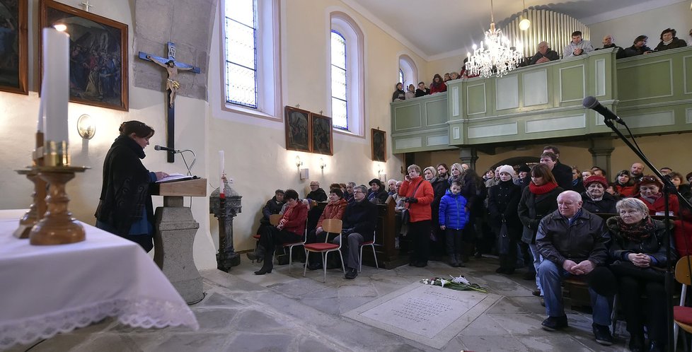 V zaplněném kostele v Číhošti na Havlíčkobrodsku si lidé připomněli 66 let od úmrtí faráře Josefa Toufara.
