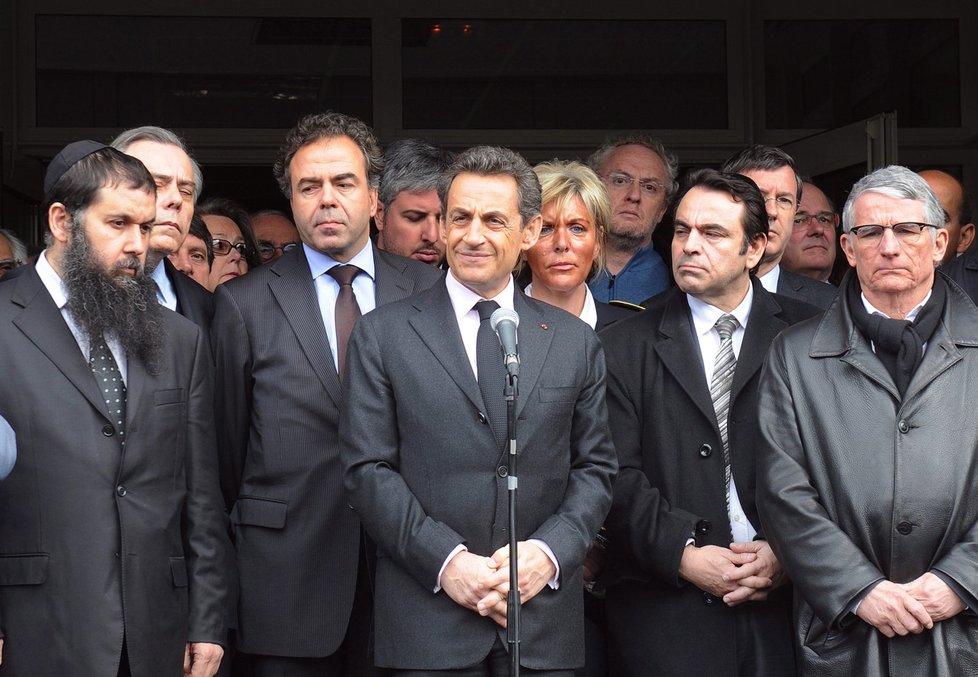 Do Toulouse přijel i prezident Sarkozy, který vyjádřil svou soustrast pozůstalým obětí