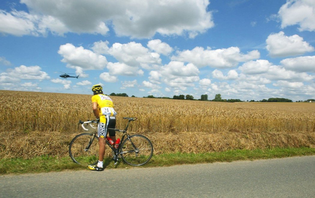 Na Tour de France není čas odbíhat na záchod! Občas si cyklisté raději počůrají nohu.