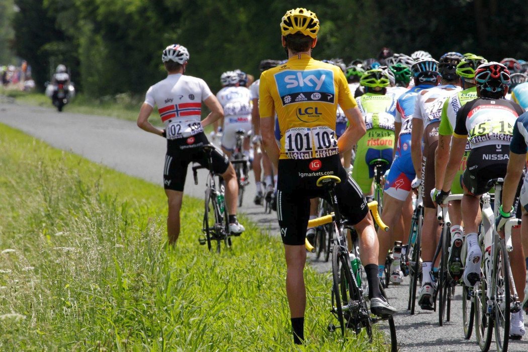 Na Tour de France není čas odbíhat na záchod! Občas si cyklisté raději počůrají nohu.