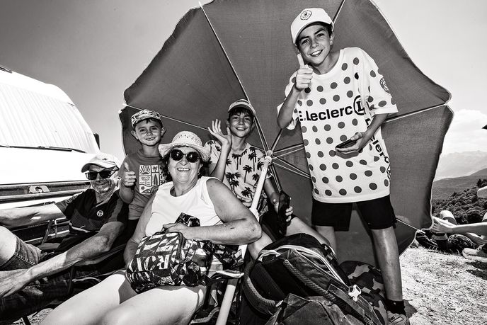 Tři dny bez jediné negativní emoce. Nejel jsem vyfotit Pogačara, ale nadšení diváků kolem trati, říká ke slvanému cyklistickému závodu Tour de France fotograf Tomáš Třeštík Tři dny bez jediné negativní emoce. Nejel jsem vyfotit Pogačara, ale nadšení diváků kolem trati, říká ke slvanému cyklistickému závodu Tour de France fotograf Tomáš Třeštík