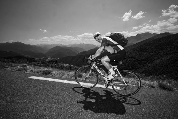 Tři dny bez jediné negativní emoce. Nejel jsem vyfotit Pogačara, ale nadšení diváků kolem trati, říká ke slvanému cyklistickému závodu Tour de France fotograf Tomáš Třeštík Tři dny bez jediné negativní emoce. Nejel jsem vyfotit Pogačara, ale nadšení diváků kolem trati, říká ke slvanému cyklistickému závodu Tour de France fotograf Tomáš Třeštík