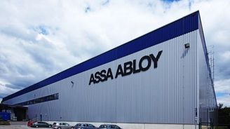 Assa Abloy prodala Japoncům českou továrnu na autozámky