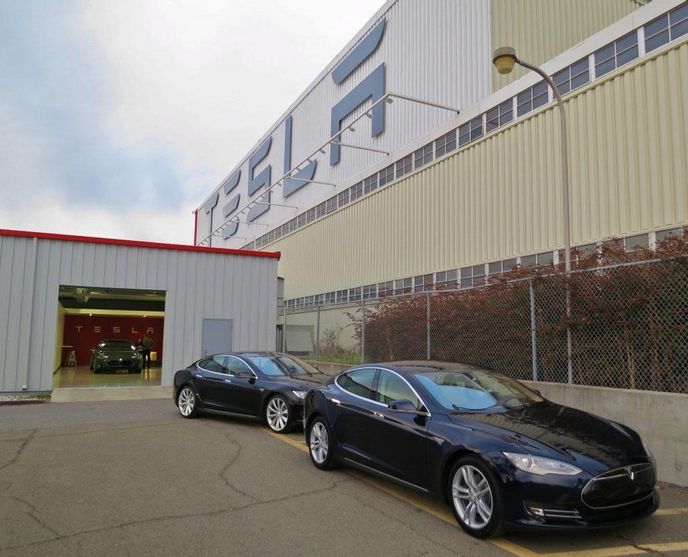 Továrna Tesla Motors ve Fremontu