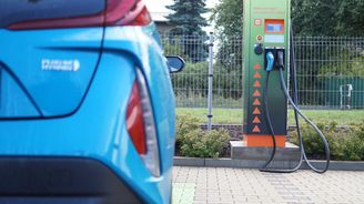 Prodeje hybridních aut se v Česku zdvojnásobily i přes minimální podporu státu