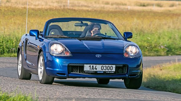 Ojetá Toyota MR2 slučuje přednosti Porsche Boxster s Lotusem Elise. Za třetinu ceny!