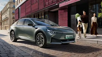 Elektrická Toyota Corolla už existuje. Stojí méně než hybridní a umí řídit sama Elektrická Toyota Corolla už existuje. Stojí méně než hybridní a umí řídit sama